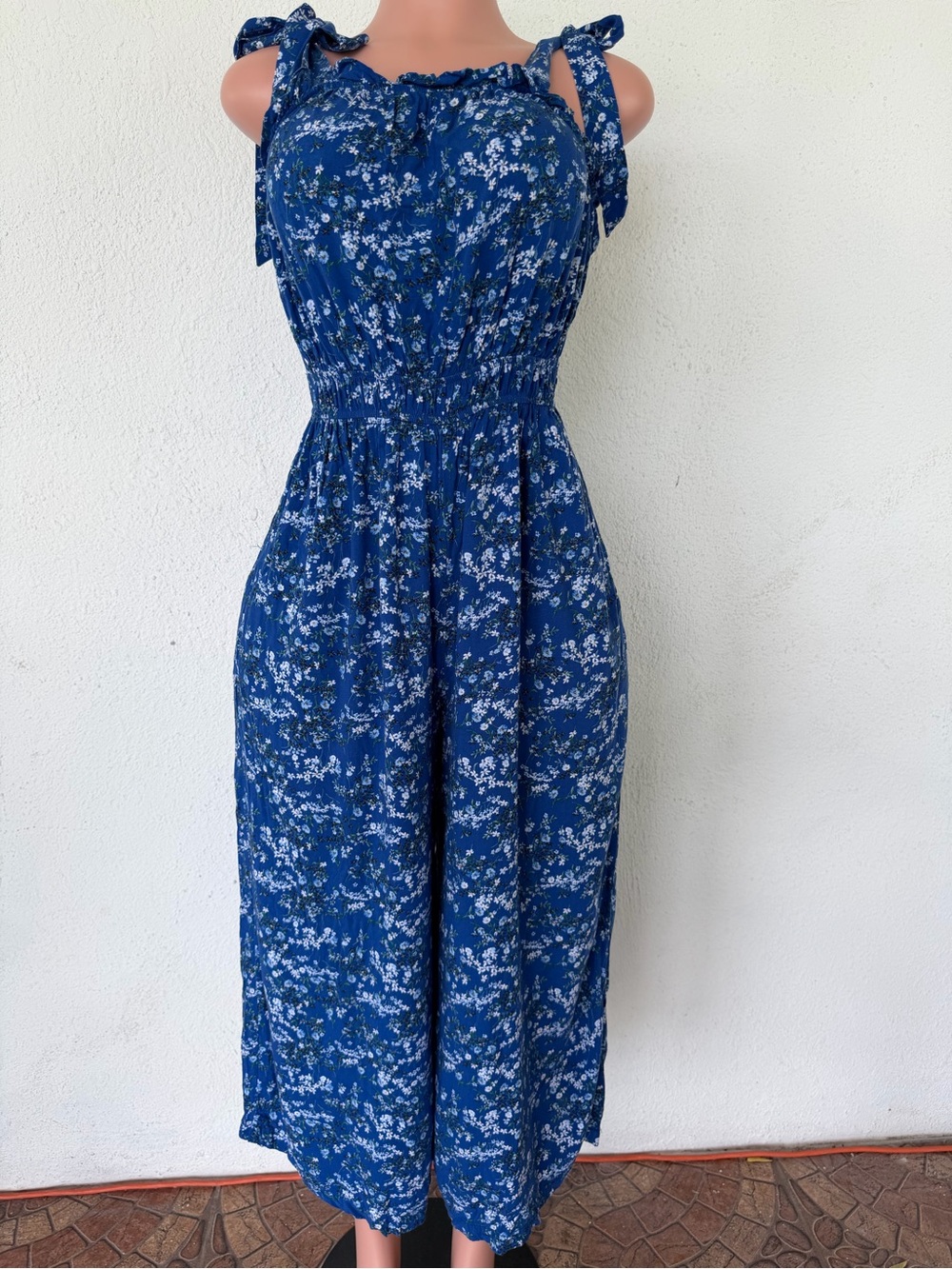 Francesca's Collections Blue Floral Midi Dress with Tie Straps